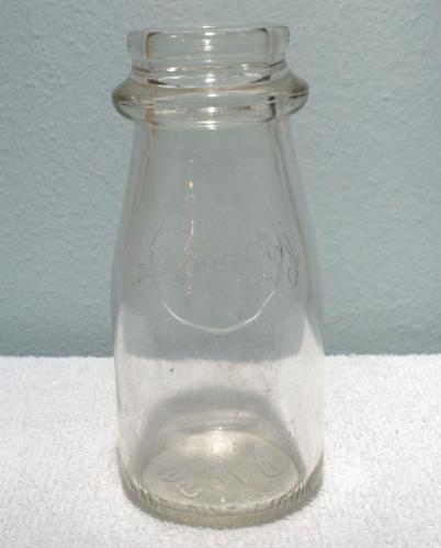 Consumer-Dairy-Half-Pint-Milk-Bottle-1930s-back-Gold-Seal-Quality