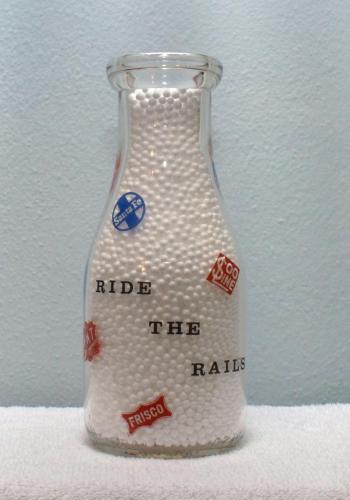 Limited-Edition-Page-Milk-Coffeyville-Kansas-Pint-Milk-Bottle-1940s-back-Ride-the-Rails