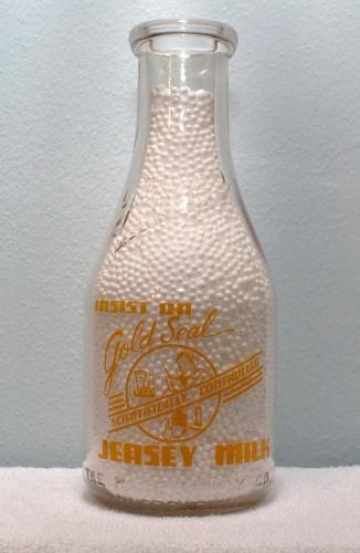 Limited-Edition-Pages-Quart-Milk-Bottle-1940s-Gold-Seal-Jersey-Milk